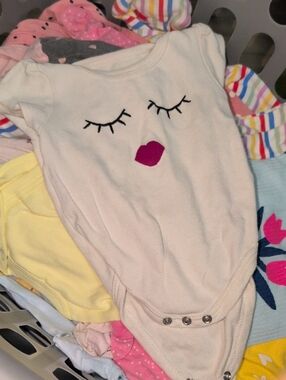 ❤️‍🔥10/$10❤️‍🔥 Baby Little Treasure Sleepy Face Lips Cream Onesie Size 0-3M
